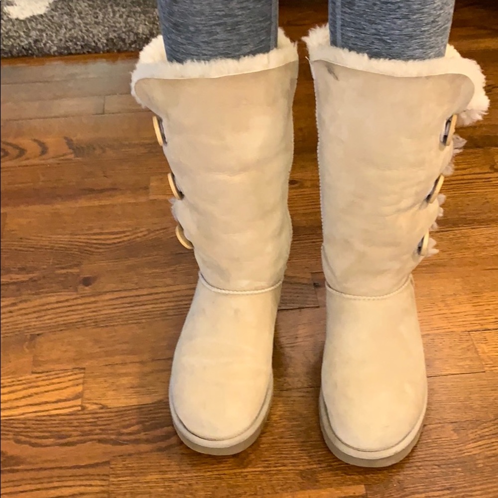 UGG 3 Button Tall Boots sz7